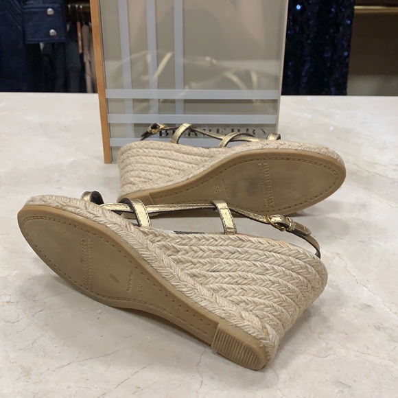 BURBERRY SIGNATURE WEDGE IN GOLD METALLIC LEATHER WITH JUTE WRAPPED HEEL SZ 8 - Picture 12 of 12
